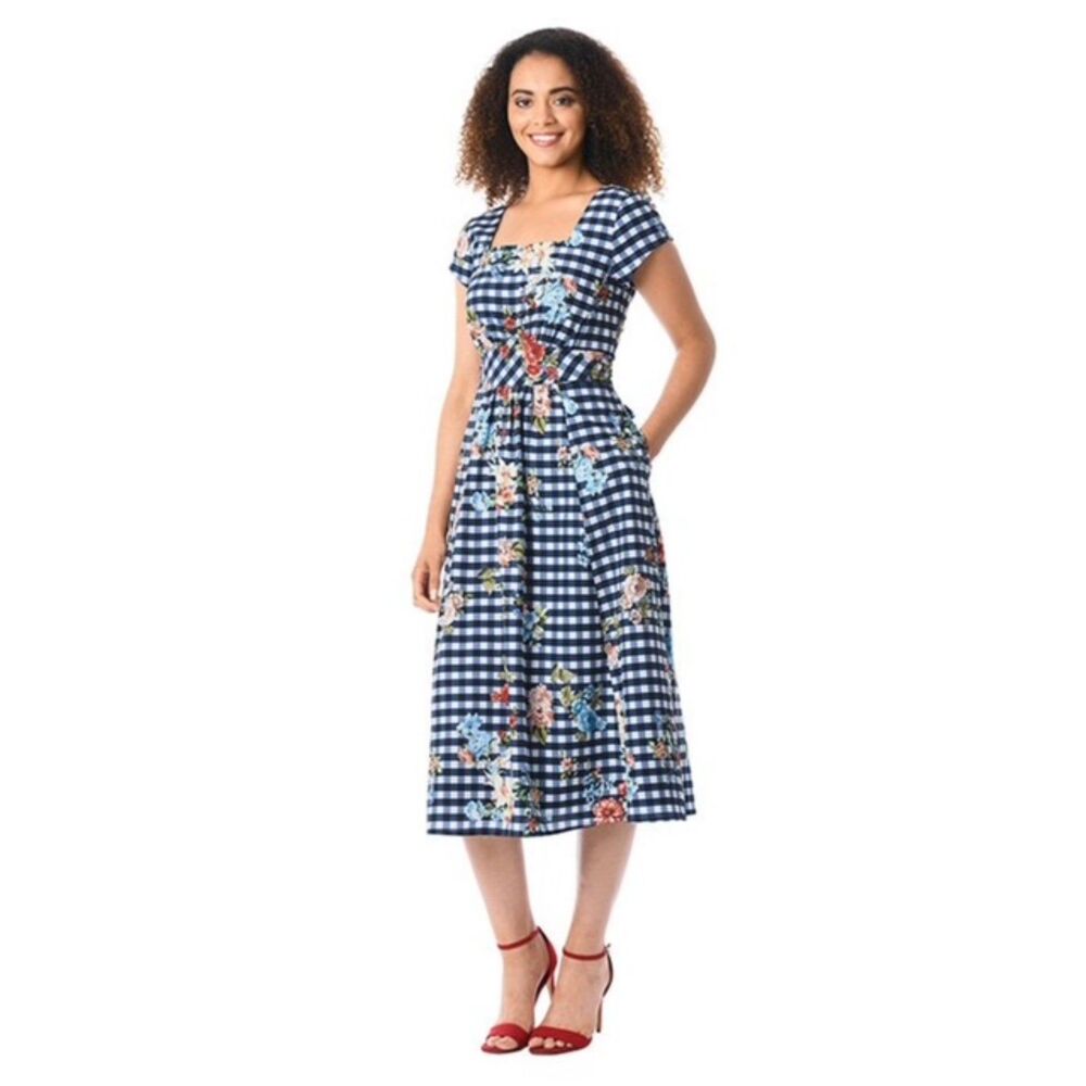 Dress has pockets, lining, bra clips! Fit & Flare blue & white gingham floral